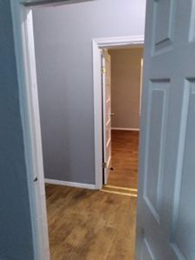Building Photo - 3 bed 1 bath house in Richmond