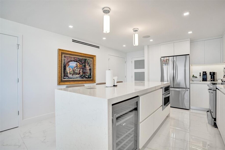 Building Photo - 545 S Fort Lauderdale Beach Blvd