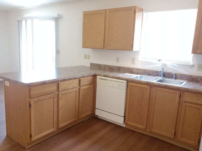 Building Photo - 210-210 Nikki Way