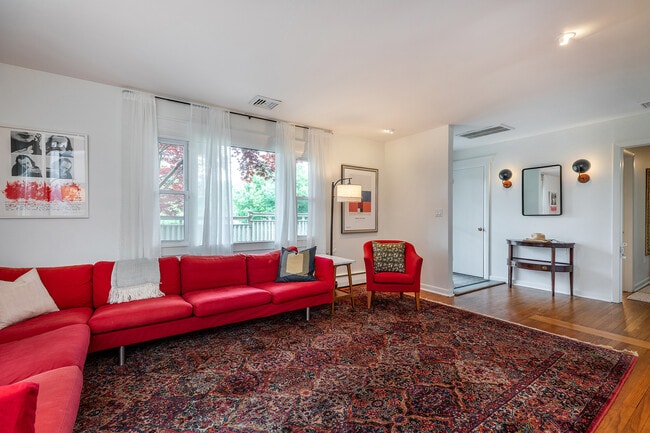 Building Photo - 17 Rhynus Rd