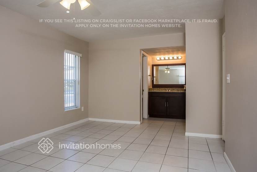 Building Photo - 16310 SW 109th Ave