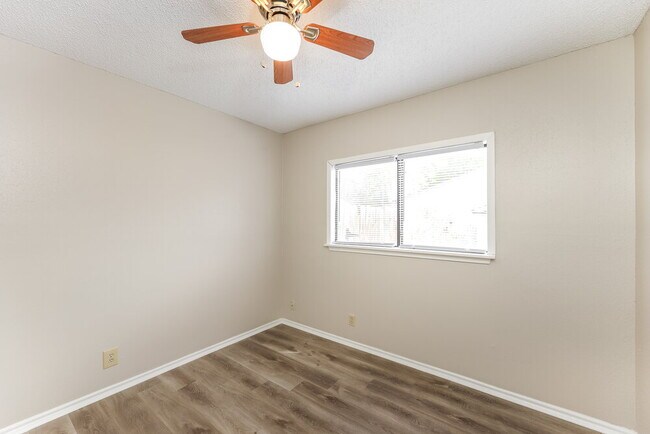 Building Photo - 8743 Ridge Moon Dr