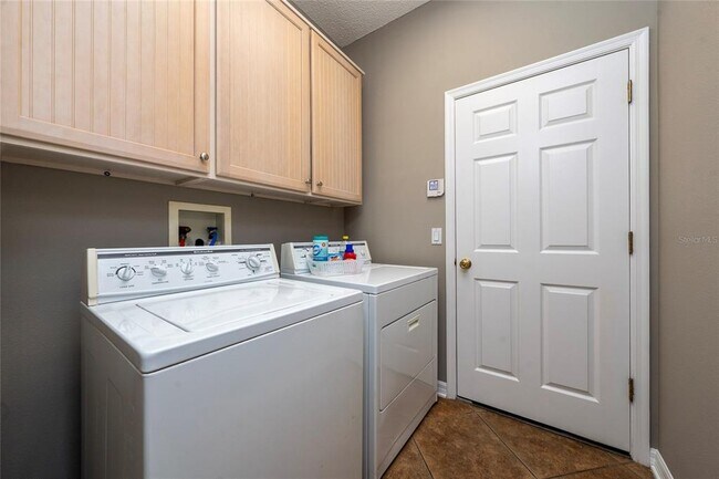 Building Photo - 9724 Myrtle Creek Ln