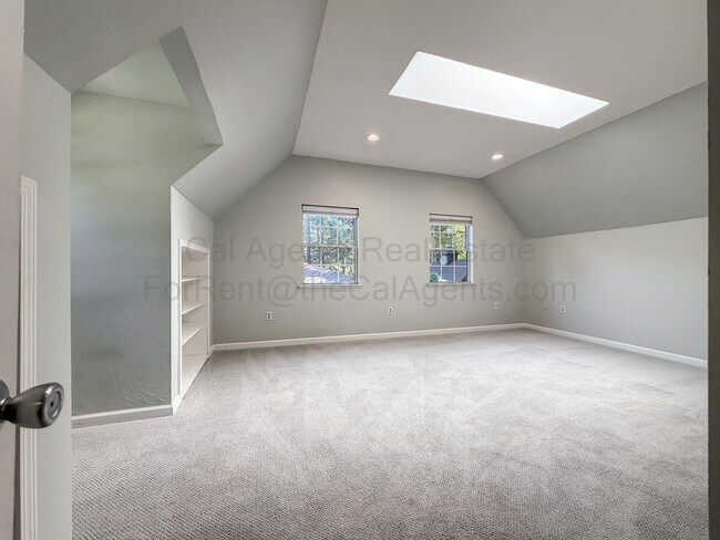 Building Photo - 7352 Saroni Dr