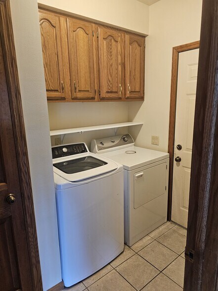 laundry - 2912 Ivanhoe Gln
