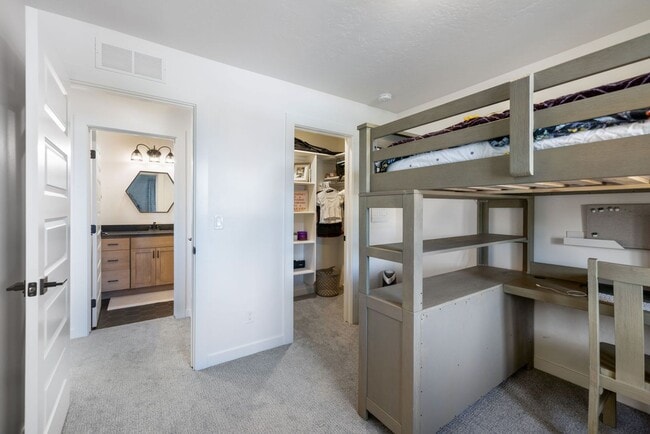 Building Photo - Beautiful Home