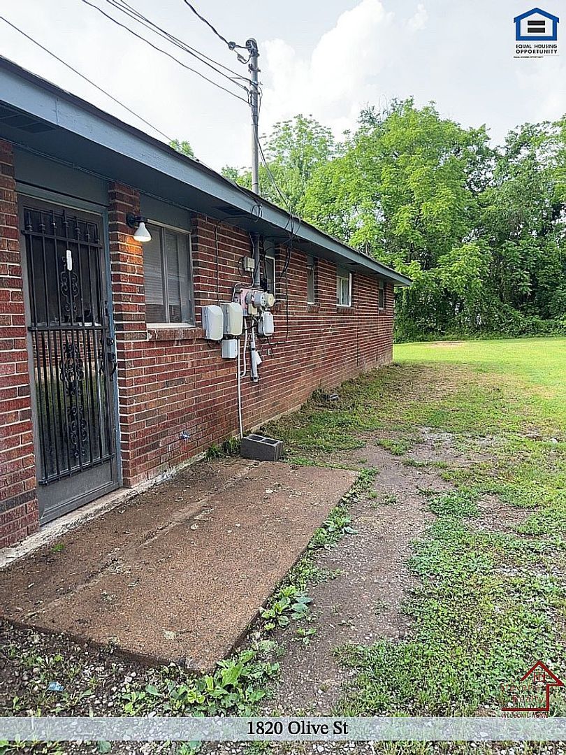 Building Photo - 1820 Olive St