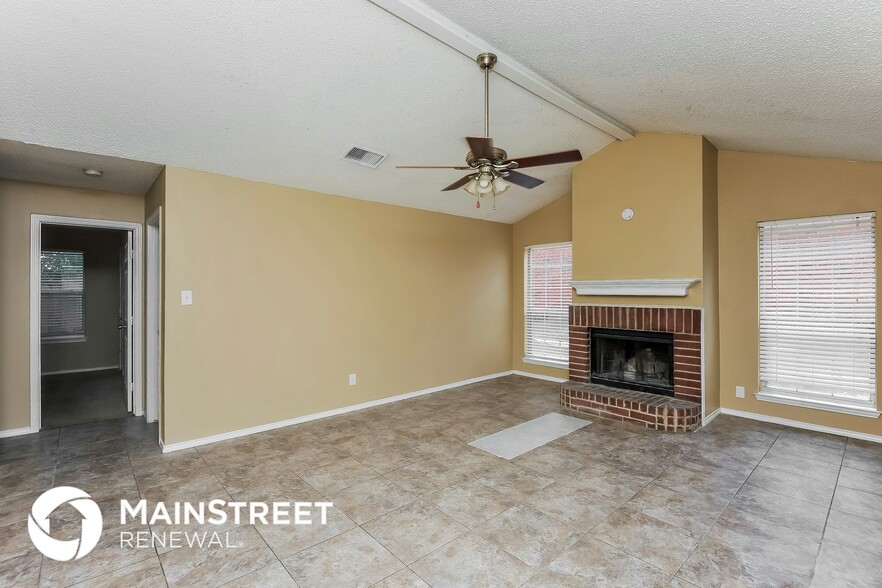 Building Photo - 1207 Cardinal Oaks Dr