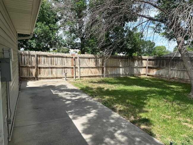 Building Photo - Charming 3 bed 2 bath home!!