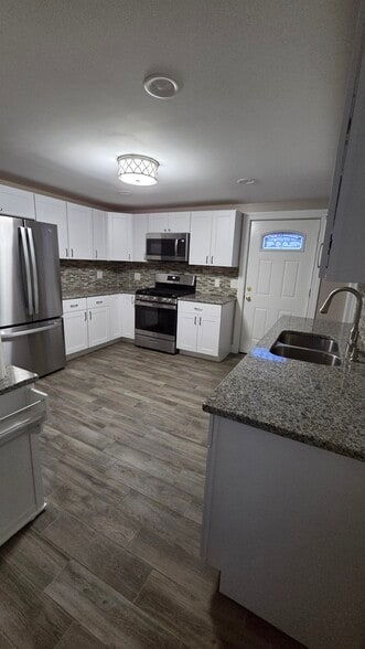 Kitchen - 241 Jackson Ave