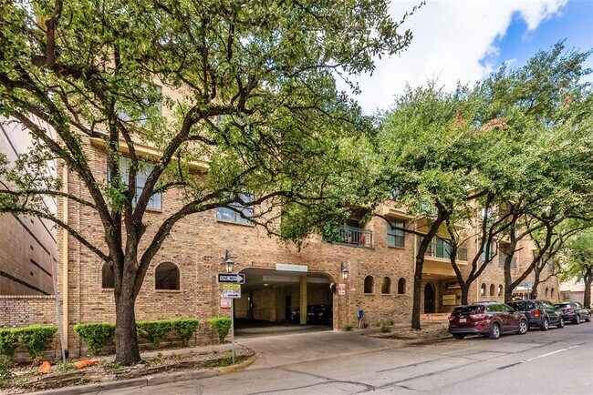 Primary Photo - 1908 San Antonio St