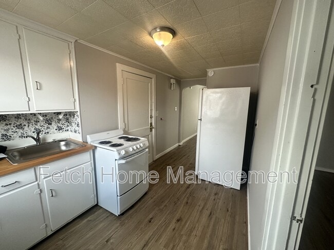 Building Photo - 408 New St