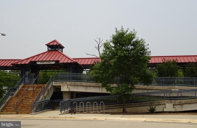 Building Photo - 5801 Cove Landing Rd
