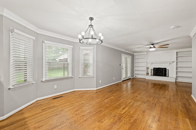 Building Photo - 2152 Sallee Dr