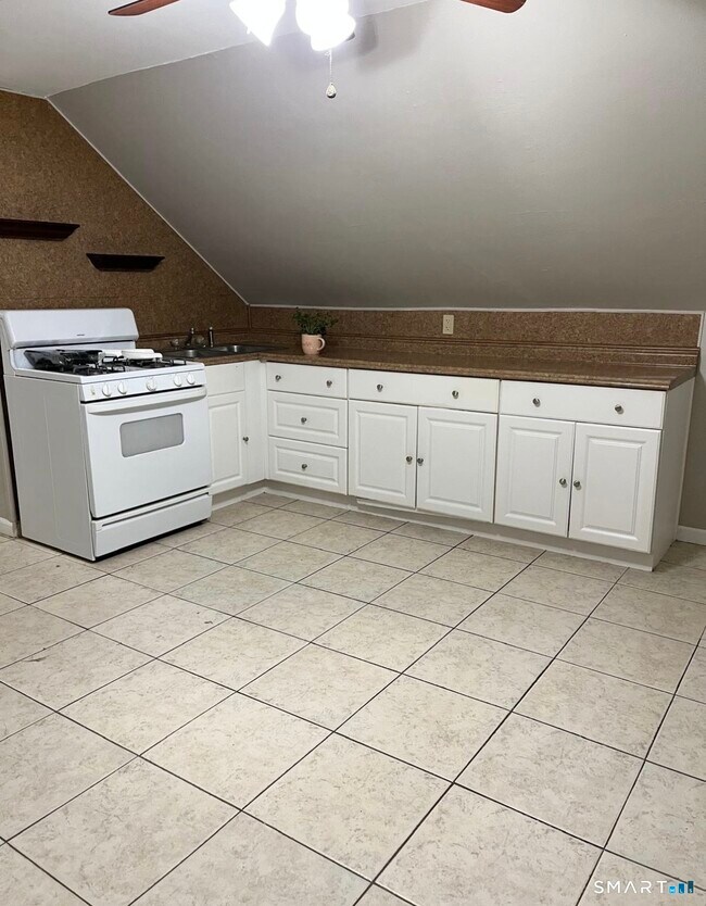 Building Photo - 100 Upton St