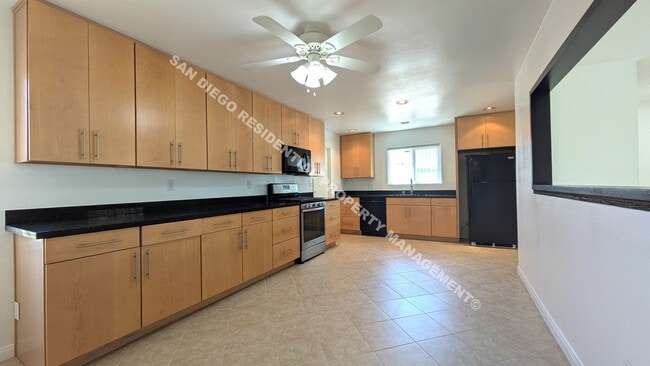 Building Photo - Spacious 3-Bedroom, 2-Bath Home Near the B...