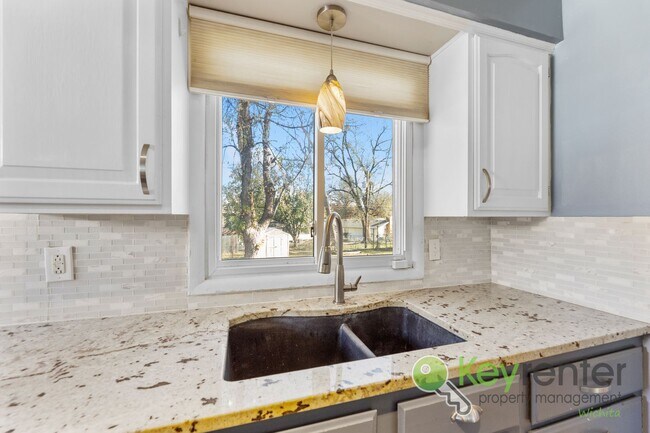 Building Photo - Inviting 3-Bedroom Home with Updated Kitchen & Fenced Backyard – Derby, KS