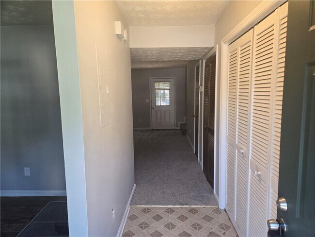 Building Photo - 2523 Sweetridge Ct