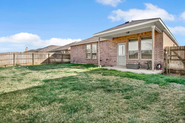 Backyard Covered Patio - 9020 Misty Pine Dr