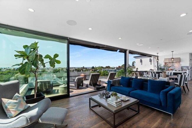 Building Photo - Recently Built, Fully Furnished, Custom Home w/ Amazing Indoor/Outdoor Living Space, Perched Abov...