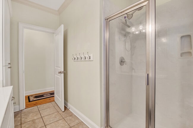 Building Photo - 407 E Hull St