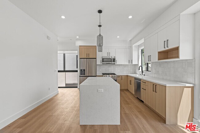 Building Photo - 5839 Kester Ave