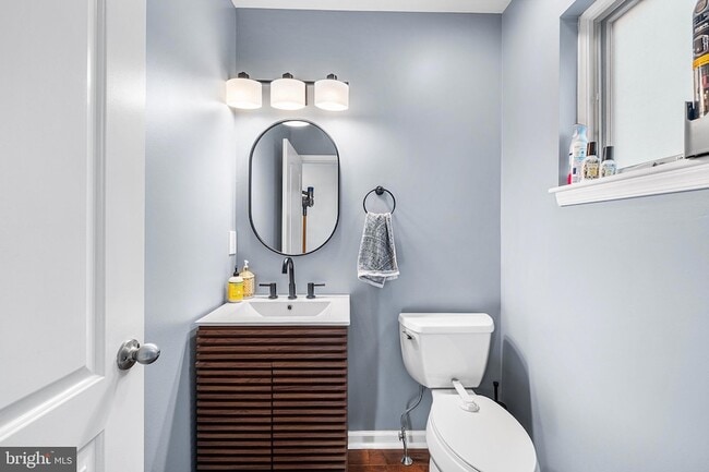 Building Photo - 1333 N Howard St