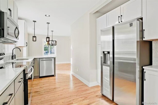 Building Photo - Beautiful 2 Bed 2 Bath With Bonus Living Space in Denver's Clayton Neighborhood