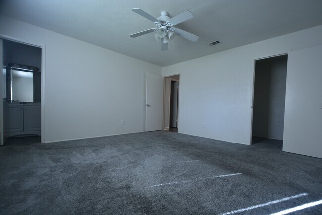 Building Photo - 24215 Beef Canyon Dr