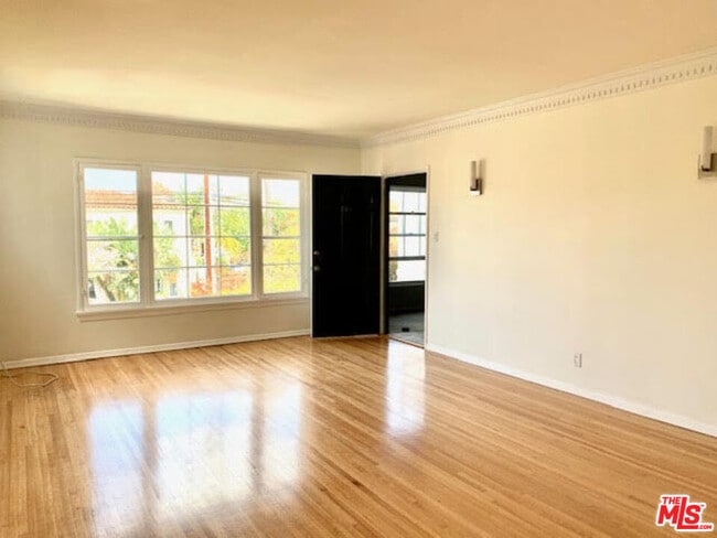 Building Photo - 356 S La Jolla Ave