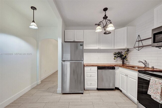 Building Photo - 4718 NW 15th Ave