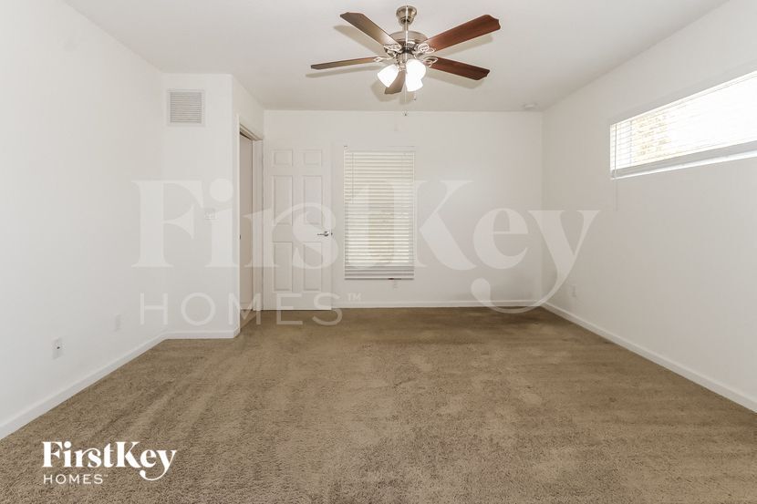 Building Photo - 1549 SW Fresno Rd