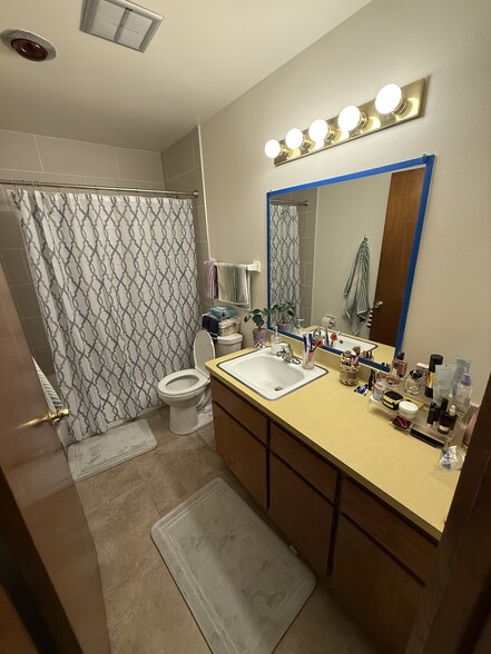 Building Photo - 1204 Memorial Dr