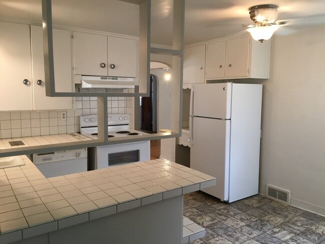 Building Photo - Spacious + Bright 3B Greeley House with Garage!