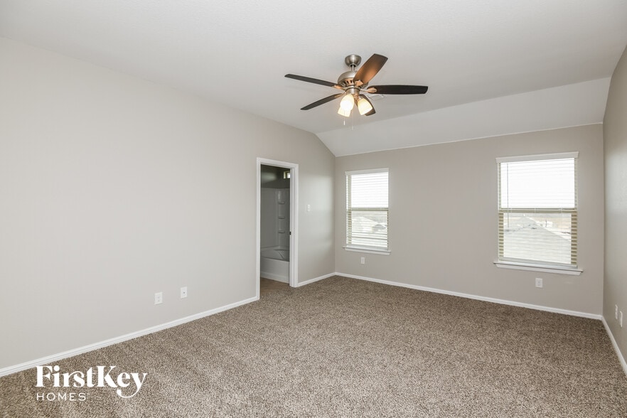 Building Photo - 10109 Huntersville Trl