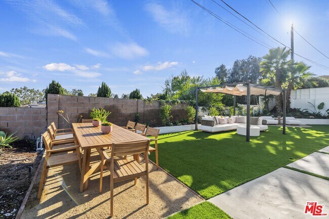 Building Photo - 4600 Don Quixote Dr