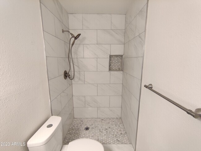 Building Photo - 3208 W Bloomfield Rd