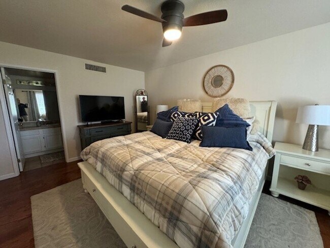 Building Photo - Riverfront 2BR 2BA Furnished Condo on GROUND LEVEL W/Garage and UTILITIES Included AVAIL 4/1/26