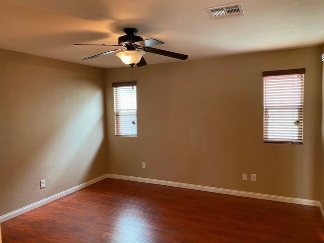 Building Photo - Southwest Beauty!