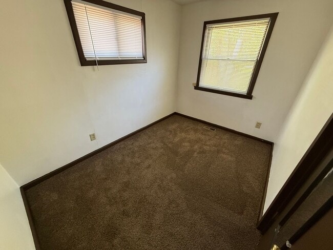 Building Photo - 3 Bedroom, 1 Bathroom House
