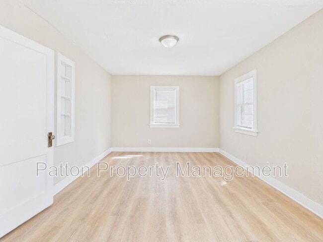 Building Photo - 3411 S Polk St