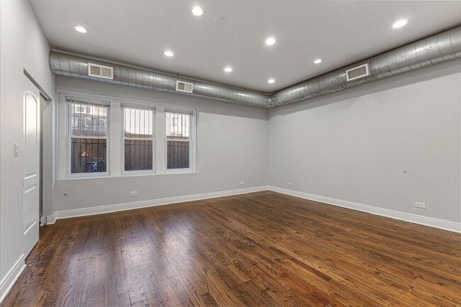 Building Photo - 1608 W Sherwin Ave