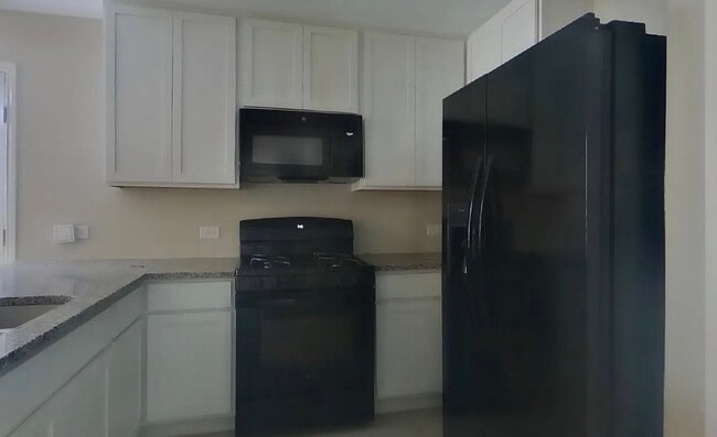 Building Photo - Timeless Comfort Meets Modern Living in This 3-Bedroom Home