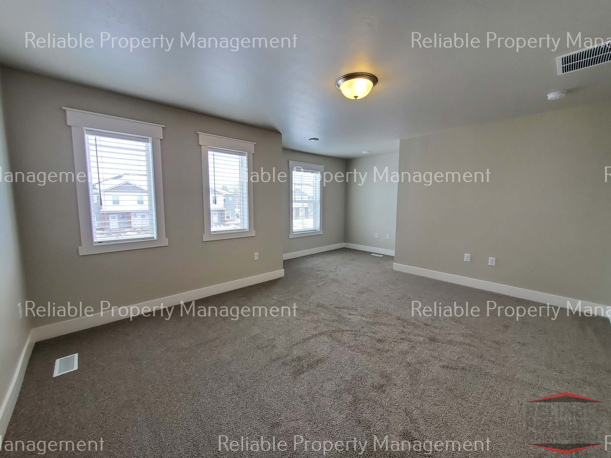Building Photo - 359 N 3rd W