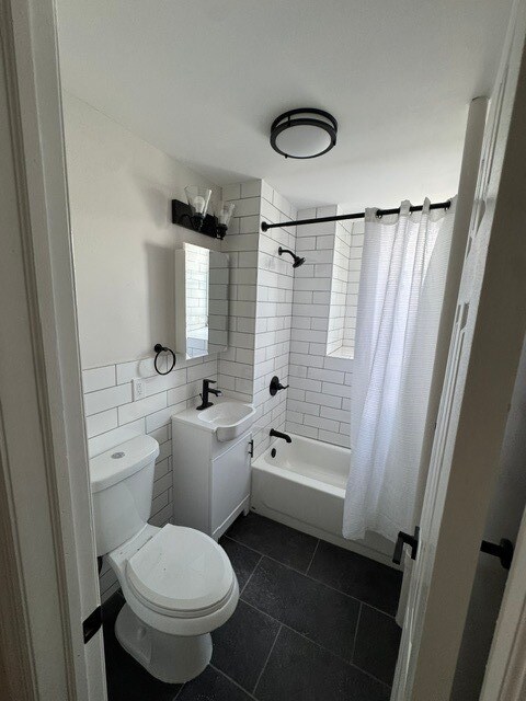 Interior Photo - 31-33 66th
