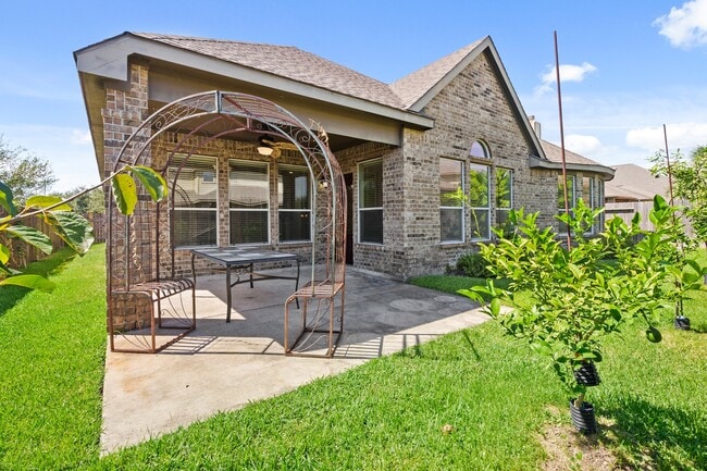 Building Photo - 4713 La Escalona Dr