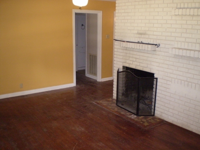 Building Photo - CUTE 3/2 BROADMOOR