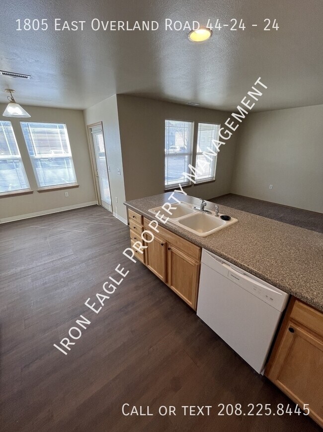 Building Photo - 1805 E Overland Rd