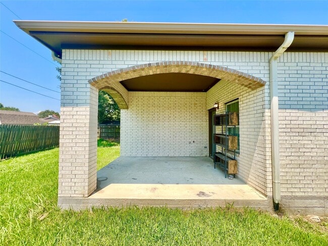 Building Photo - 216 Thorn Ridge St