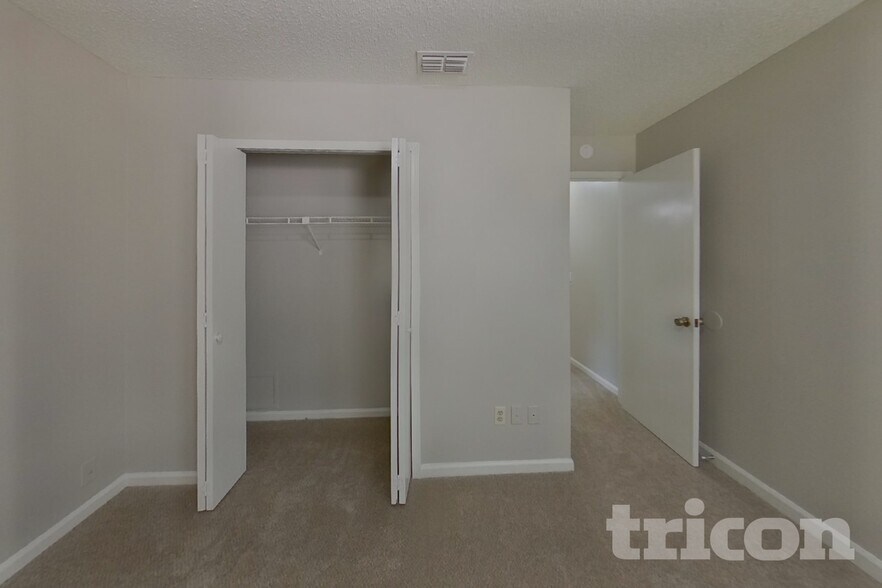 Building Photo - 2346 Blossom Ridge Dr N